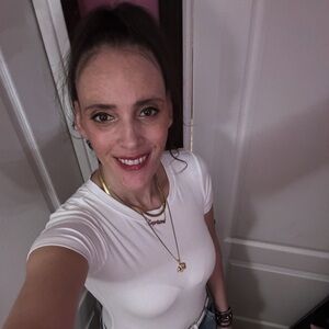 I am a fair reseller, that brings you items that are in pristine condition. 🫶🏼🤩